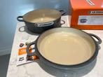 Nieuwe Le Creuset braadpan 2 in 1 Oyster 26 cm in de doos, Gietijzer, Nieuw, Ophalen of Verzenden, Keramische plaat