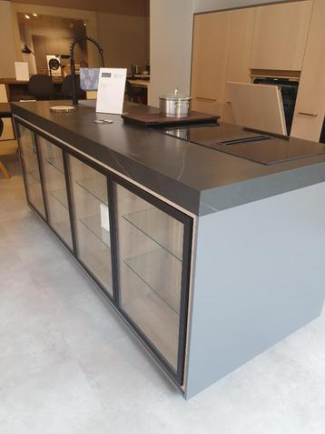 Keukenveiling van deze Unieke Keuken met laag wand gedeelte beschikbaar voor biedingen