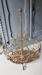 Grote Brocante ijzeren mand
43 bij 33 cm
en 63 cm hoog, Ophalen