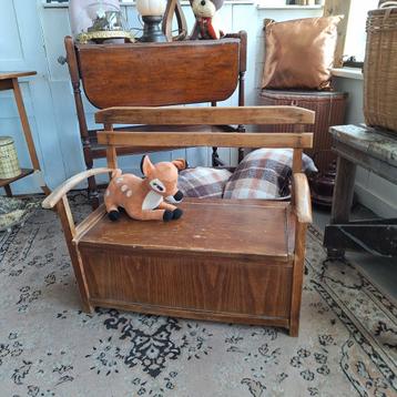 Brocante kinder klepbank  beschikbaar voor biedingen