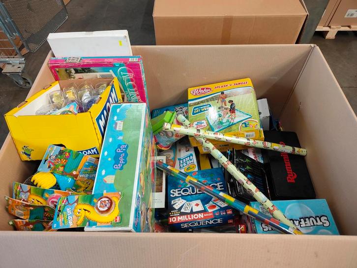 Palletbox vol speelgoed - Licht beschadigd, Kinderen en Baby's, Kinderspulletjes, Gebruikt, Ophalen