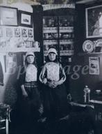 glasnegatief foto 2 meisjes in klederdracht 1900's, Verzamelen, Foto's en Prenten, Gebruikt, Foto, Voor 1940, Verzenden