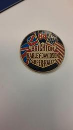 Brighton Harley Davidson Super Rally 84 pin speld, Verzamelen, Speldjes, Pins en Buttons, Ophalen of Verzenden, Nieuw, Transport