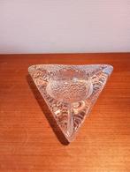 Zware glazen asbak. Driehoekig. Textuur glas., Ophalen of Verzenden