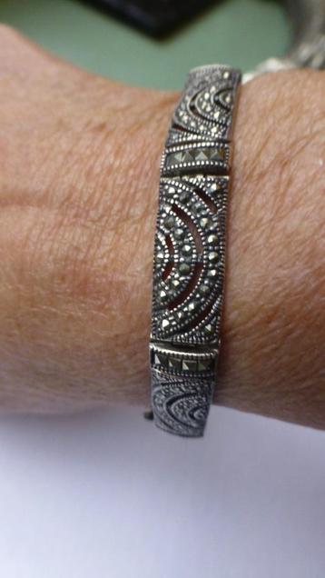 massief Zilveren Armband Art Deco stijl vol Marcesietjes beschikbaar voor biedingen