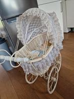 Antieke poppenwagen  met Pop. Porselein, Ophalen of Verzenden, Zo goed als nieuw, Babypop