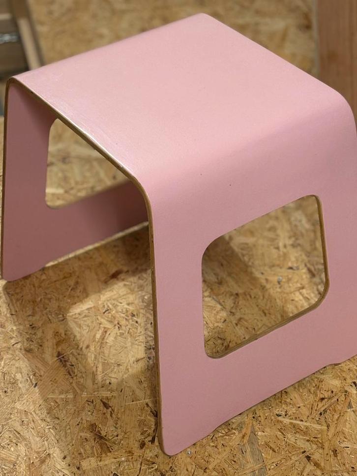 Kruk Bijzettafel Benjamin Ikea, Huis en Inrichting, Krukjes, Zo goed als nieuw, Hout, Ophalen