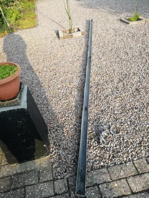 Dakgoot PVC met uitloopstuk lengte 4.50 meter met beugels, Doe-het-zelf en Verbouw, Buizen en Afvoer, Gebruikt, Dakgoot, Pvc, 4 tot 6 meter