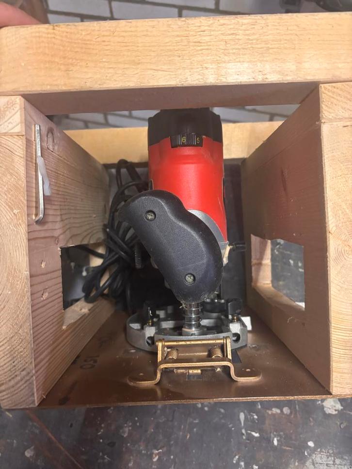 Black & Decker Bovenfrees - Ingebouwd, Doe-het-zelf en Verbouw, Gereedschap | Overige machines, Gebruikt, Ophalen