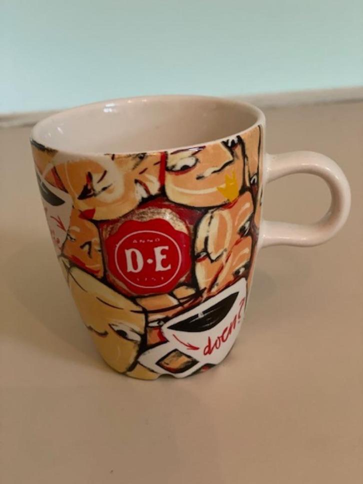 Kopje Douwe Egberts Selwyn Senatori. Royal Raja. Senseo, Huis en Inrichting, Keuken | Servies, Zo goed als nieuw, Kop(pen) en/of Schotel(s)