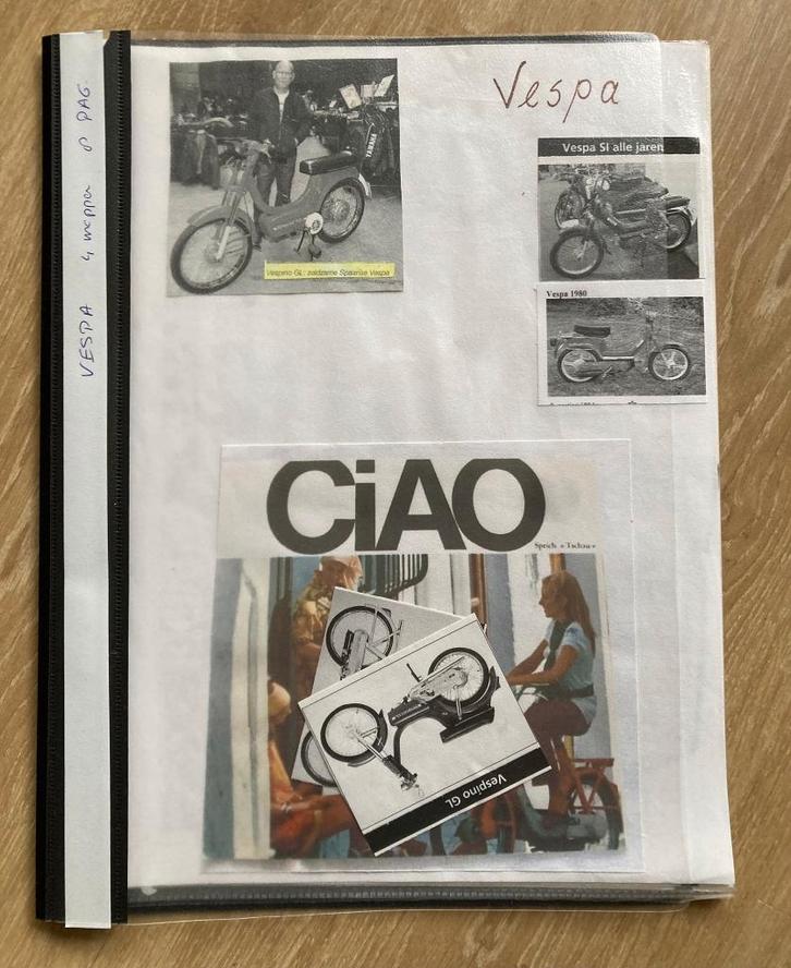 Map met diverse documentatie Vespa brommers / bromfiets, Fietsen en Brommers, Handleidingen en Instructieboekjes, Zo goed als nieuw