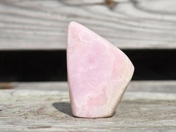 Mooi zacht roze aragoniet sculptuurtje 65 gram beschikbaar voor biedingen