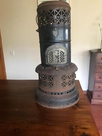 oude petroleum kachel beschikbaar voor biedingen