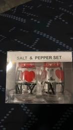 I Love New York Salt and Pepper Shakers, Huis en Inrichting, Keuken | Servies, Ophalen, Overige typen, Nieuw, Glas