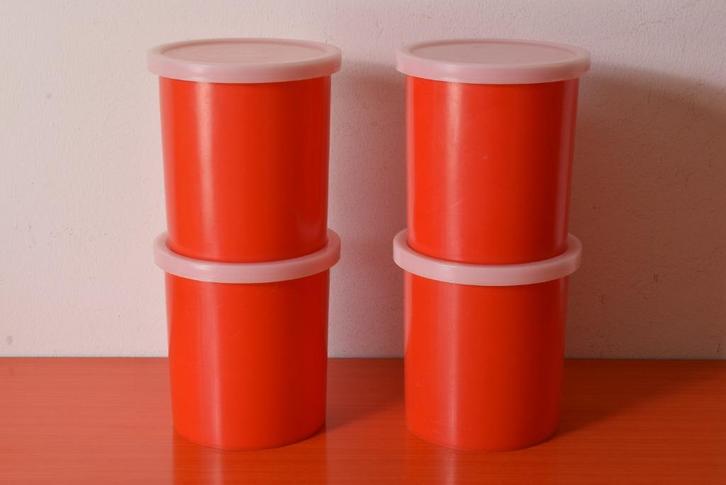 Set van 4 retro vintage kunststof jaren 70 voorraadbussen, Huis en Inrichting, Keuken | Potten en Pannen, Gebruikt, Pot, Bus of Blik