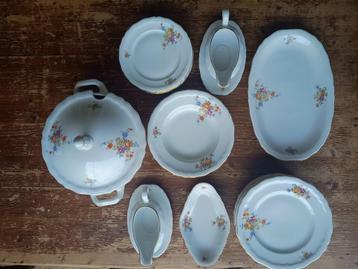 Bavaria servies met bloemetjes van porselein  beschikbaar voor biedingen