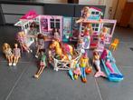 Barbie pakket met 15 barbies, 2 huizen en 2 paarden., Kinderen en Baby's, Speelgoed | Poppen, Ophalen of Verzenden, Zo goed als nieuw