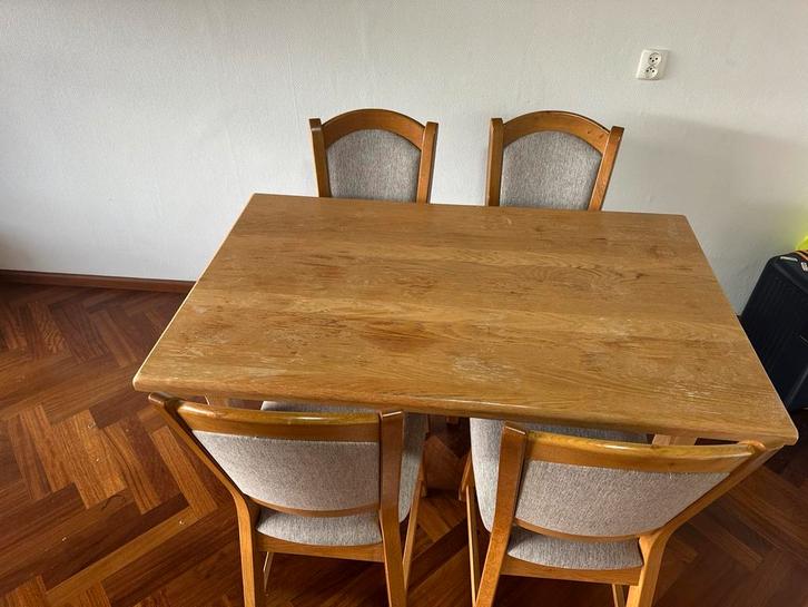 Eettafel (uitschuifbaar) en 4 stoelen, Huis en Inrichting, Complete eetkamers, Zo goed als nieuw, 4 tot 6 stoelen, Ophalen