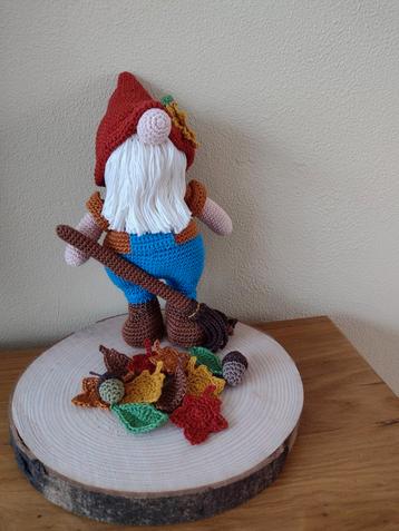 Herfst gnoom beschikbaar voor biedingen