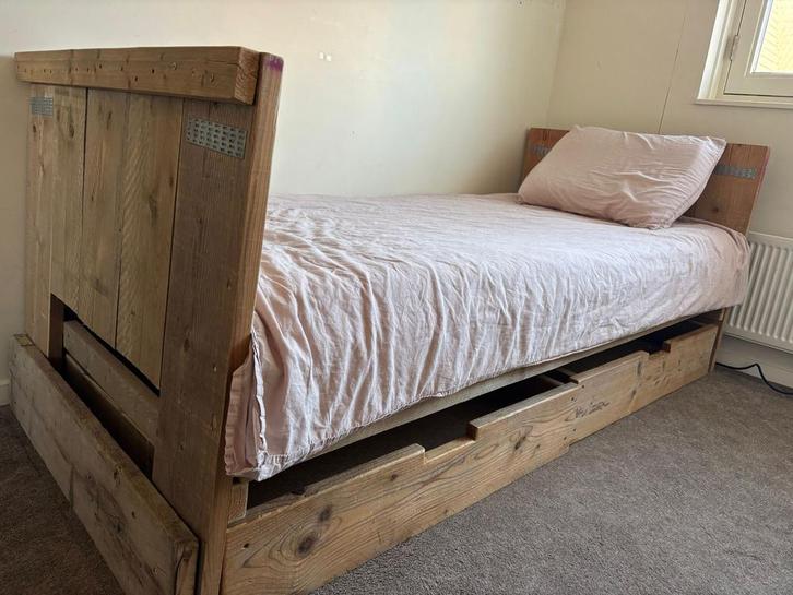 Stoer bed steigerhout met lades en matras, Kinderen en Baby's, Kinderkamer | Bedden, Gebruikt, 180 cm of meer, 85 tot 100 cm, Matras