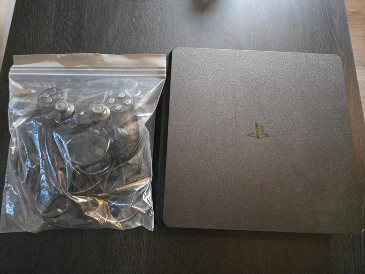 PlayStation 4 Slim plus controller, Spelcomputers en Games, Games | Sony PlayStation 4, Zo goed als nieuw, 1 speler, Ophalen of Verzenden