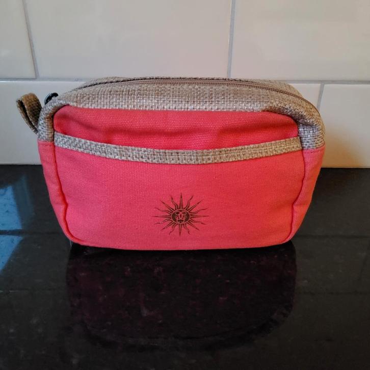 Guerlain toilettas met extra voorvakje. Nieuw. 20 x 14 cm., Sieraden, Tassen en Uiterlijk, Toilettassen, Nieuw, Heer of Dame, Roze