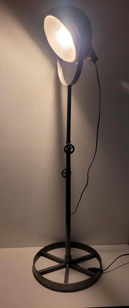 Industriële staande lamp in hoogte verstelbaar, Huis en Inrichting, Lampen | Vloerlampen, Zo goed als nieuw, 150 tot 200 cm, Ophalen
