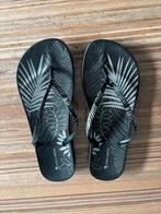 Teenslippers in zwart en zilver van Copacabana maat 40, Kleding | Dames, Schoenen, Slippers, Copacabana, Zwart, Nieuw