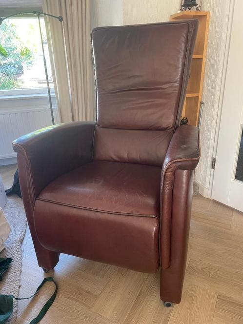 Leren stoel + bijpassende bank - €39 /€49, Huis en Inrichting, Stoelen, Gebruikt, Eén, Leer, Bruin, Ophalen