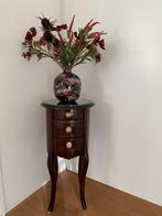 Te koop; antiek bijzettafeltje met 3 lades en glasplaat., Huis en Inrichting, Tafels | Bijzettafels, Ophalen, Minder dan 55 cm