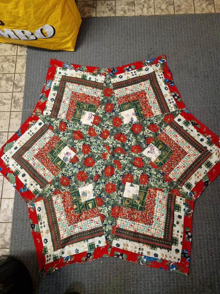 Handgemaakte Kerstkleed 110 cm doorsnee, Antiek en Kunst, Antiek | Kleden en Textiel, Ophalen of Verzenden