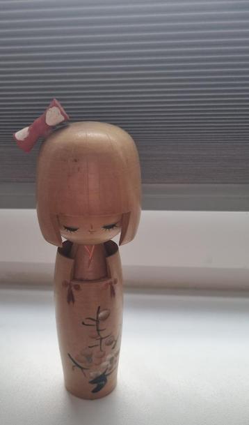 Leuke kokeshi van Miyakawa Kunio (1933-) beschikbaar voor biedingen