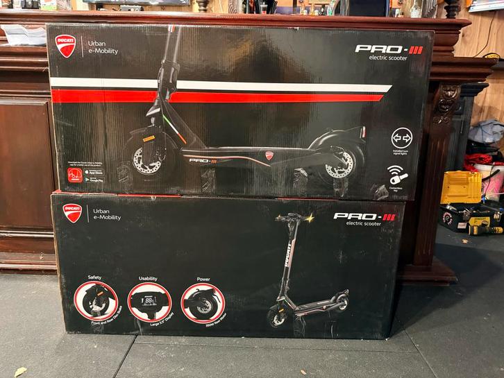 Elektrische Step - Nieuw in doos Ducati, Fietsen en Brommers, Steps, Nieuw, Elektrische step (E-scooter), Ophalen
