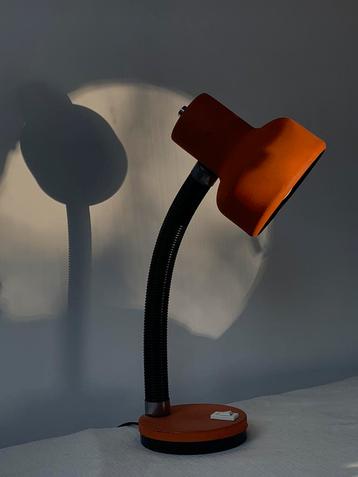 Vintage oranje lamp beschikbaar voor biedingen