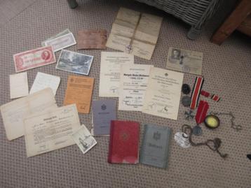 Super wehrpass lot; Wehrpass, Oorkondes , medailles, horloge beschikbaar voor biedingen