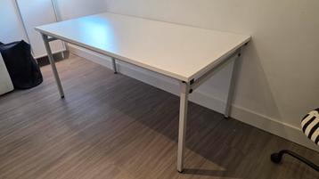 Stevige witte tafel – 160 x 80 cm beschikbaar voor biedingen