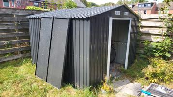 Metalen Tuinhuis / Schuur beschikbaar voor biedingen