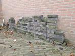 Gratis af te halen: Bakstenen, banden, palissade blokken, Tuin en Terras, Tegels en Klinkers, Ophalen