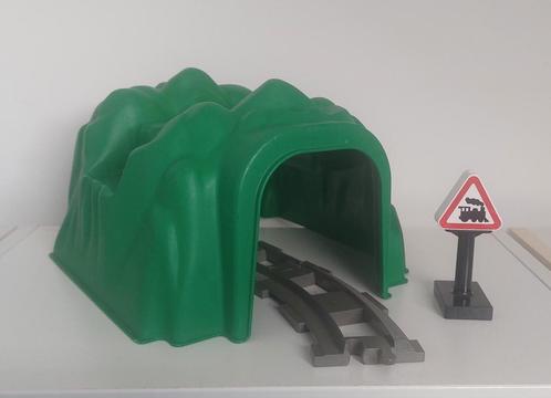 Duplo treintunnel met bord, Kinderen en Baby's, Speelgoed | Duplo en Lego, Gebruikt, Duplo, Losse stenen, Ophalen of Verzenden
