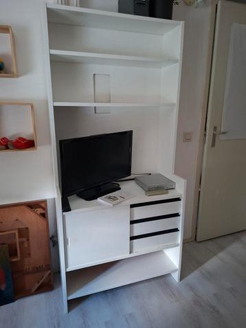 Leuke kast met veel opbergmogelijkheid 