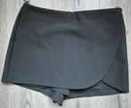 zwarte broekrok maat L, Kleding | Dames, Rokken, Maat 42/44 (L), Ophalen of Verzenden, Gedragen, Boven de knie