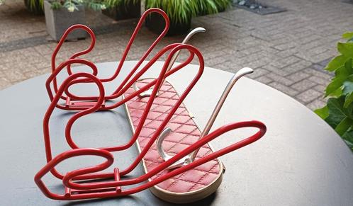 Vintage  kinderkapstok en rode kapstokhaken - kinderkamer ?, Huis en Inrichting, Woonaccessoires | Kapstokken, Gebruikt, Minder dan 100 cm