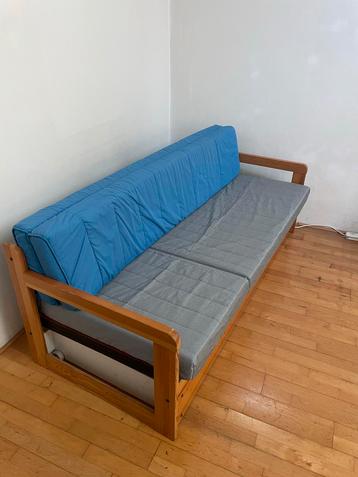 Houten Slaapbank beschikbaar voor biedingen