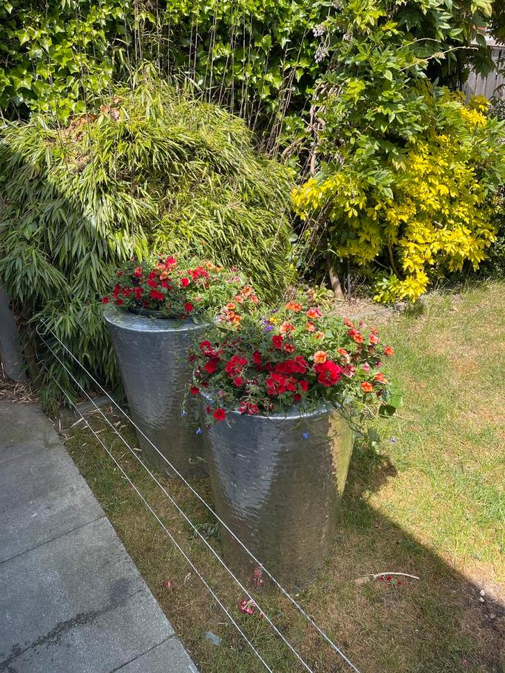 2 aluminium gehamerde bloembakken / plantenbakken, Tuin en Terras, Bloembakken en Plantenbakken, Steen, Minder dan 30 cm, Rond