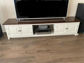 Tv dressoir beschikbaar voor biedingen