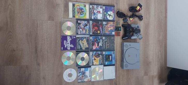 PlayStation 1 met 2 controllers en vele extra's, Spelcomputers en Games, Spelcomputers | Sony PlayStation 1, Gebruikt, Met 2 controllers