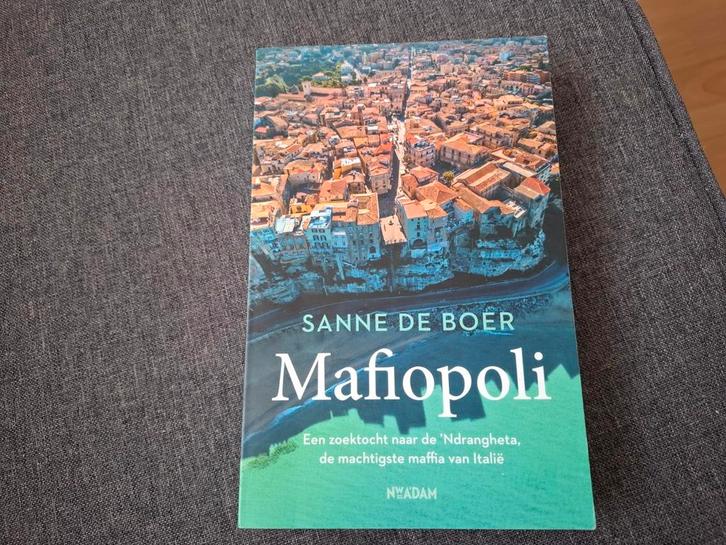Sanne de Boer - Mafiopoli, Boeken, Overige Boeken, Zo goed als nieuw, Ophalen of Verzenden