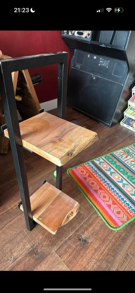 VT WONEN - Stoer wandrek – echt hout & zwart metaal, Huis en Inrichting, Woonaccessoires | Wijnrekken, Zo goed als nieuw, Metaal