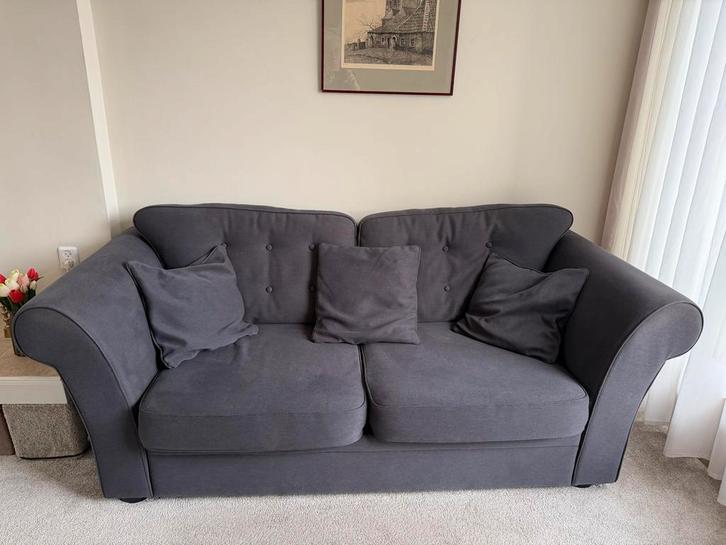 2 grijze banken inclusief kussens, Huis en Inrichting, Banken | Bankstellen, Gebruikt, Rechte bank, Driepersoons, 200 tot 250 cm