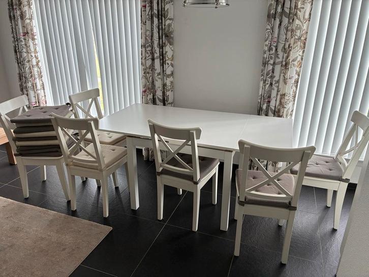 Witte uitschuifbare Eettafel met 6 Stoelen IKEA, Huis en Inrichting, Tafels | Eettafels, Zo goed als nieuw, 50 tot 100 cm, 150 tot 200 cm